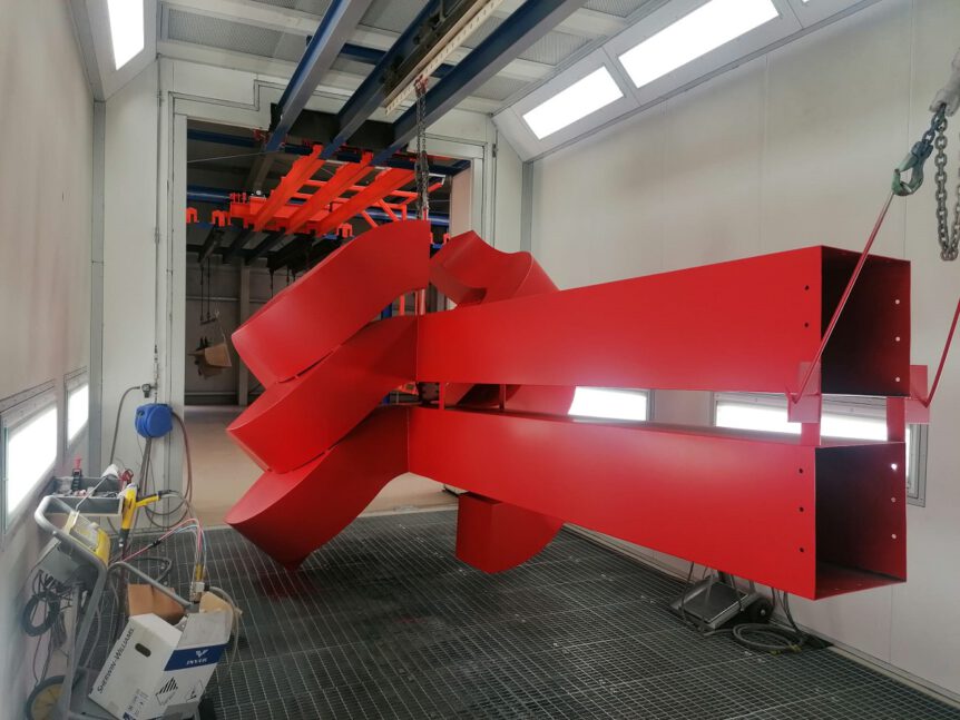 Große rote Schwingung pulverbeschichtet bei der Nisius GmbH